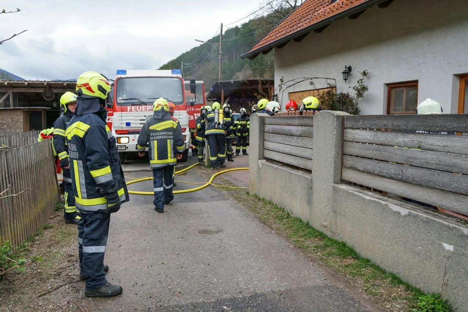 Drei Verletzte nach Wohnhausbrand in Höflein im Spital