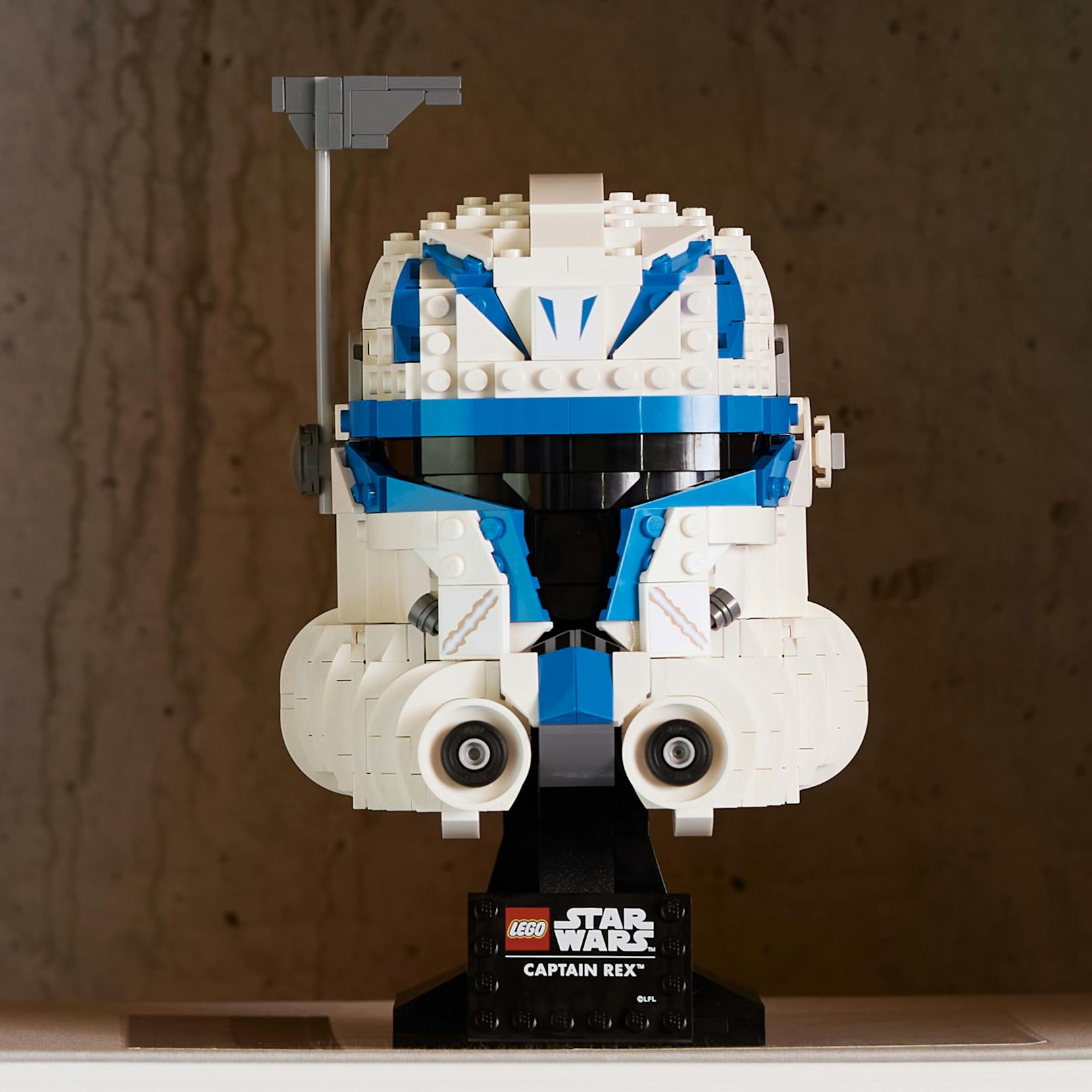 Auch drei neue LEGO-Helm-Sets – sie sind schon früher erschienen – mit "Star Wars"-Bezug gibt es um je 69,99 Euro: Clone Commander Captain Rex...