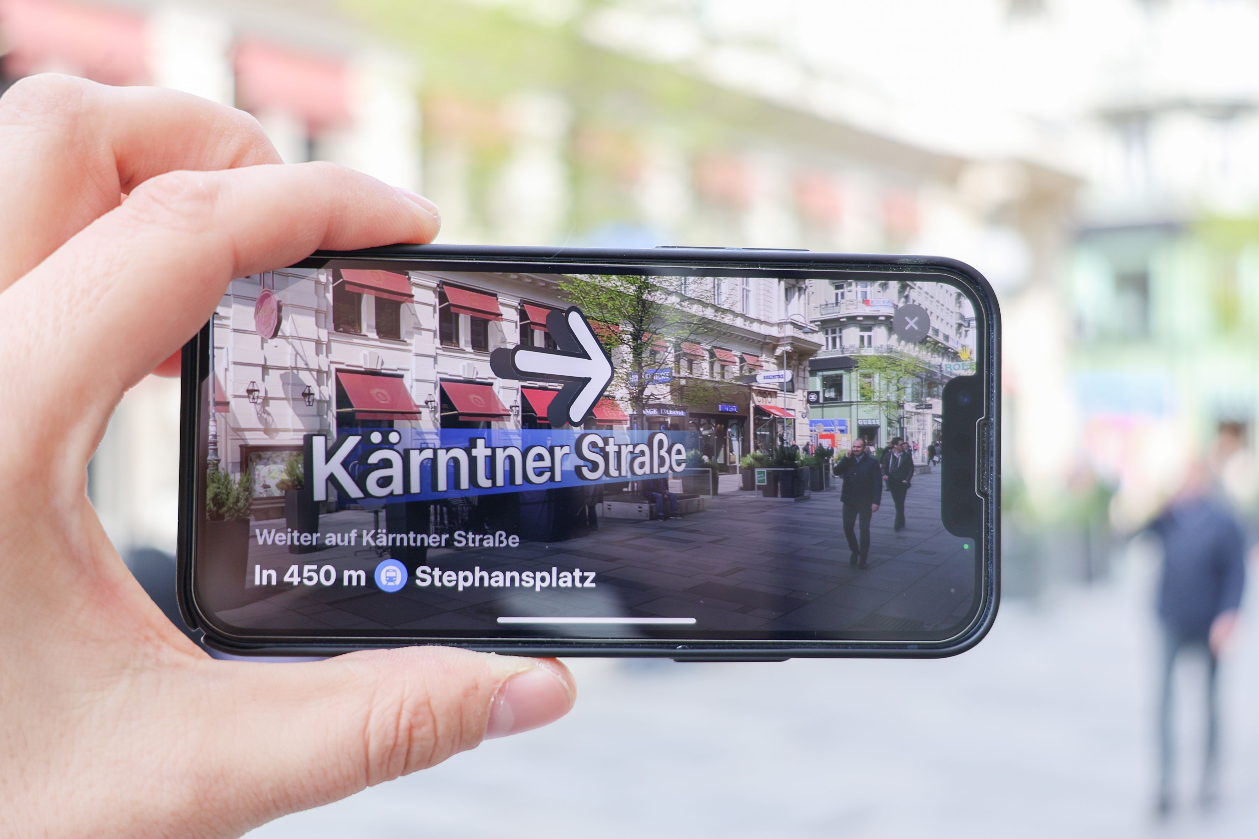 Hier geht's lang: Apple Maps zeigt uns jetzt per Augmented Reality den Weg.