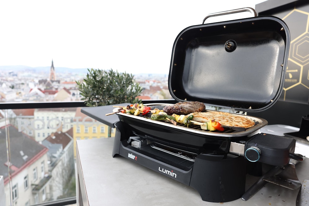 Richtig heiß und auch noch Insta-tauglich: der Elektrogrill Lumin von Weber.
