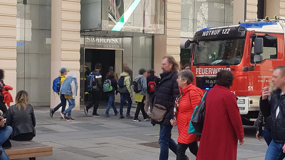 In der Wiener Innenstadt kam es Donnerstagnachmittag im Swarovski-Store zu einem Feuerwehreinsatz.