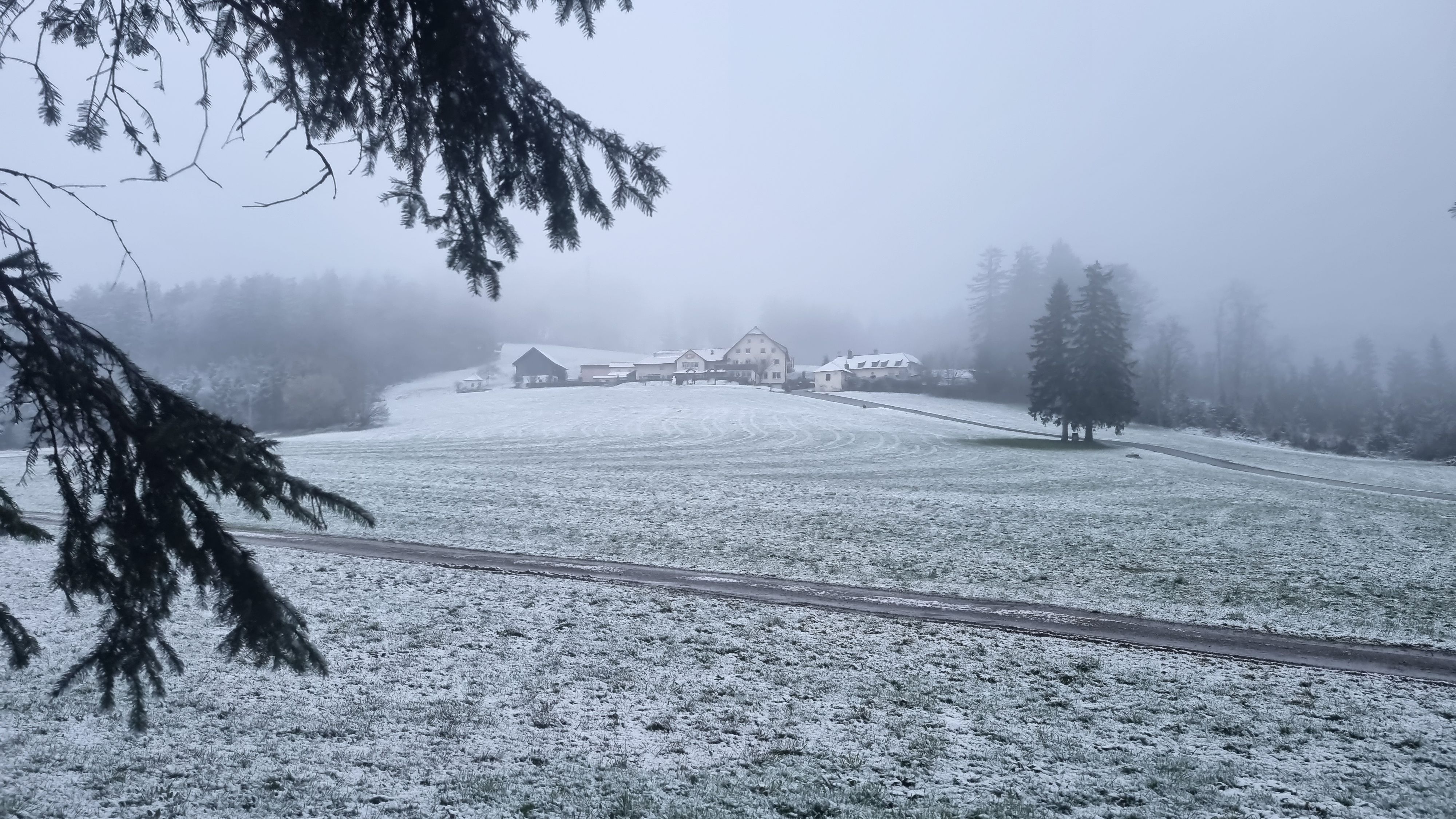 Das schneebedeckte Lichtenberg bei Linz. Am 24. Dezember gibt es diesen Anblick nur noch selten.