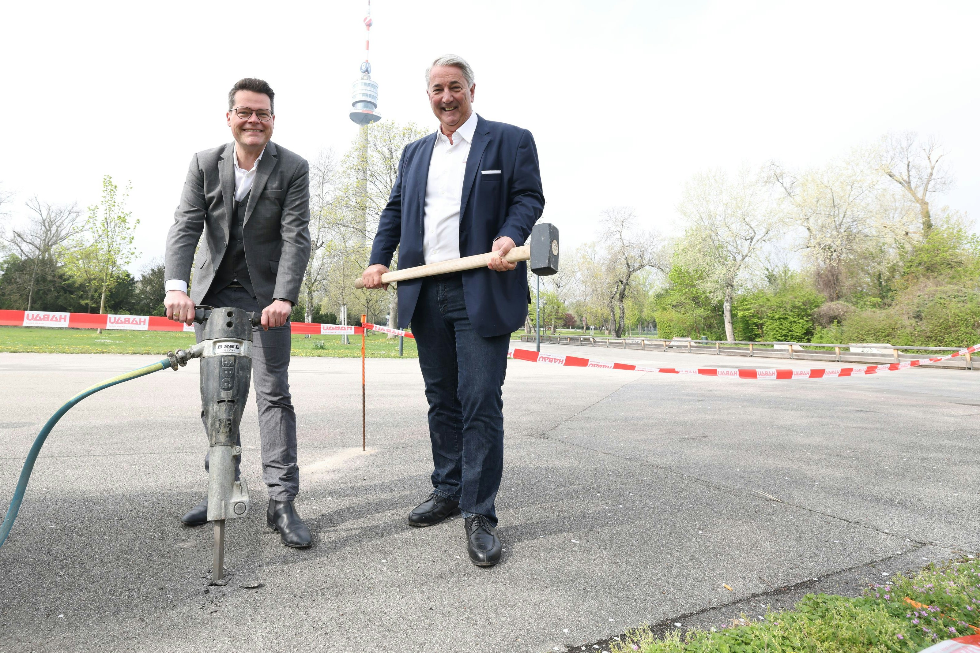 Klimafitte Umgestaltung des Donaupark: Klimastadtrat Jürgen Czernohorszky (SPÖ) und Bezirksvorsteher Ernst Nevrivy (SPÖ).