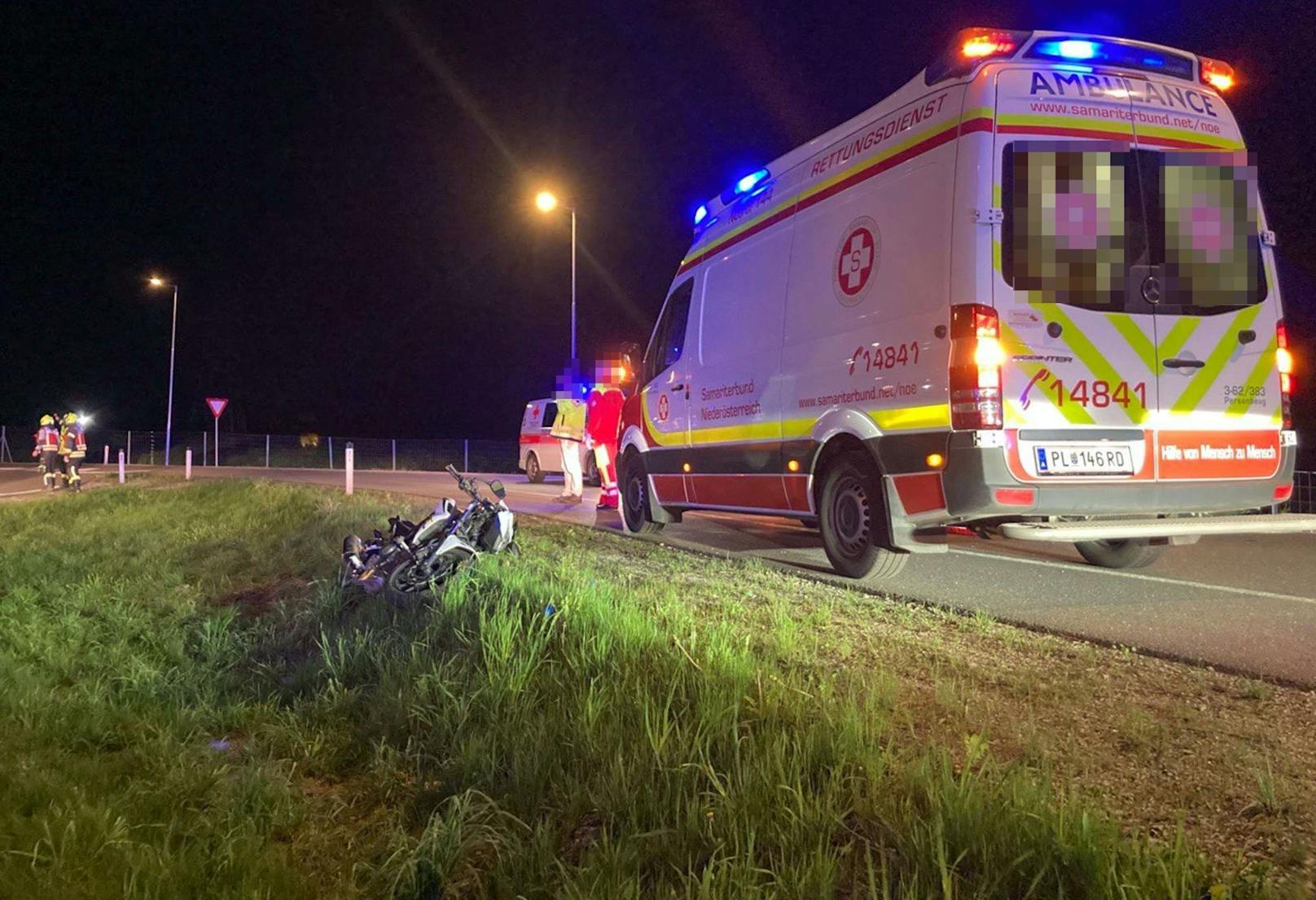 Die junge Frau wurde beim Crash verletzt und musste mit dem ...