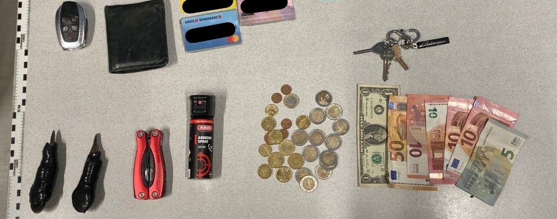 In seinem Rucksack hatte der Mann Einbruchswerkzeug und mutmaßliches Diebesgut bei sich.