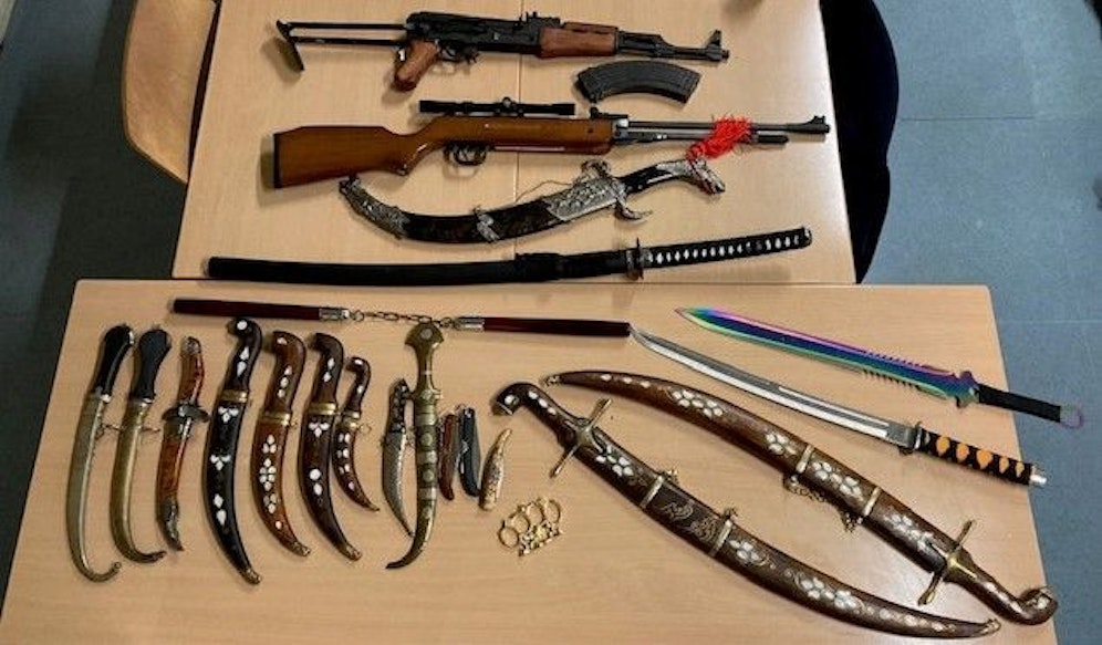 Die 22 Waffen wurden von der Polizei sichergestellt.