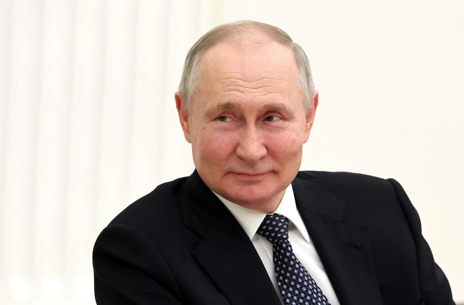 Der russische Präsident Wladimir Putin will offenbar in Deutschland eine Anti-Kriegs-Koalition bilden. 