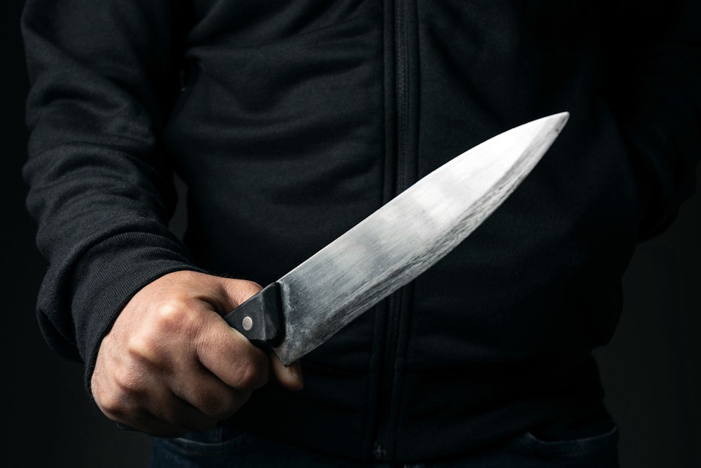 Der Mann hielt ein Messer in der Hand. Symbolbild