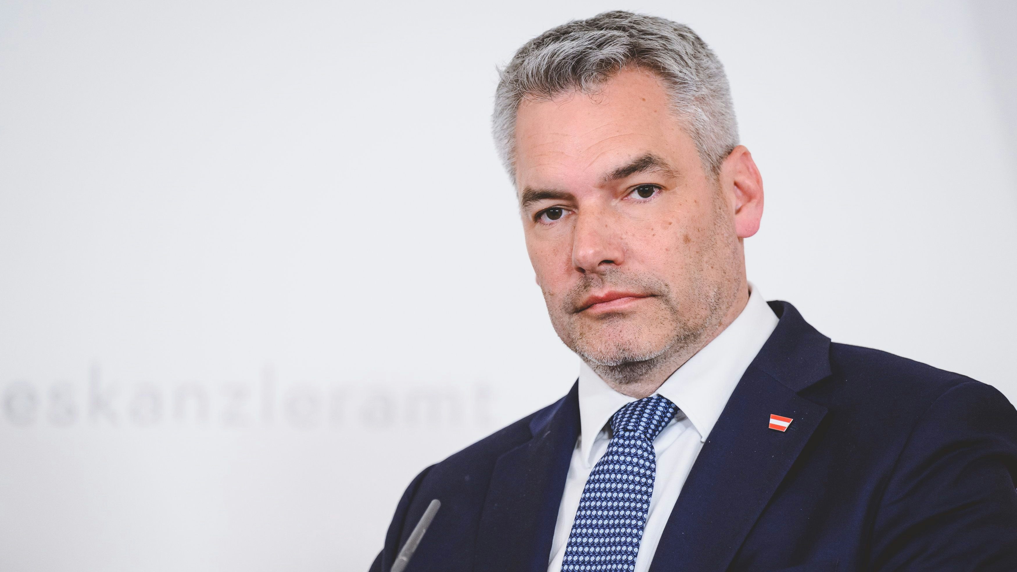 Download von www.picturedesk.com am 21.04.2023 (10:25).  20.04.2023, Bundeskanzleramt, Wien, AUT, Arbeitsbesuch des Ministerpräsidenten der Republik Nordmazedonien, im Bild Bundeskanzler Karl Nehammer (ÖVP) // chancellor Karl Nehammer (austrian peoples party) during the Working visit of the Prime Minister of the Republic of North Macedonia. Vienna, Austria on 2023/04/20. EXPA Pictures © 2023, PhotoCredit: EXPA/ Max Slovencik - 20230420_PD11585 - Rechteinfo: Rights Managed (RM)