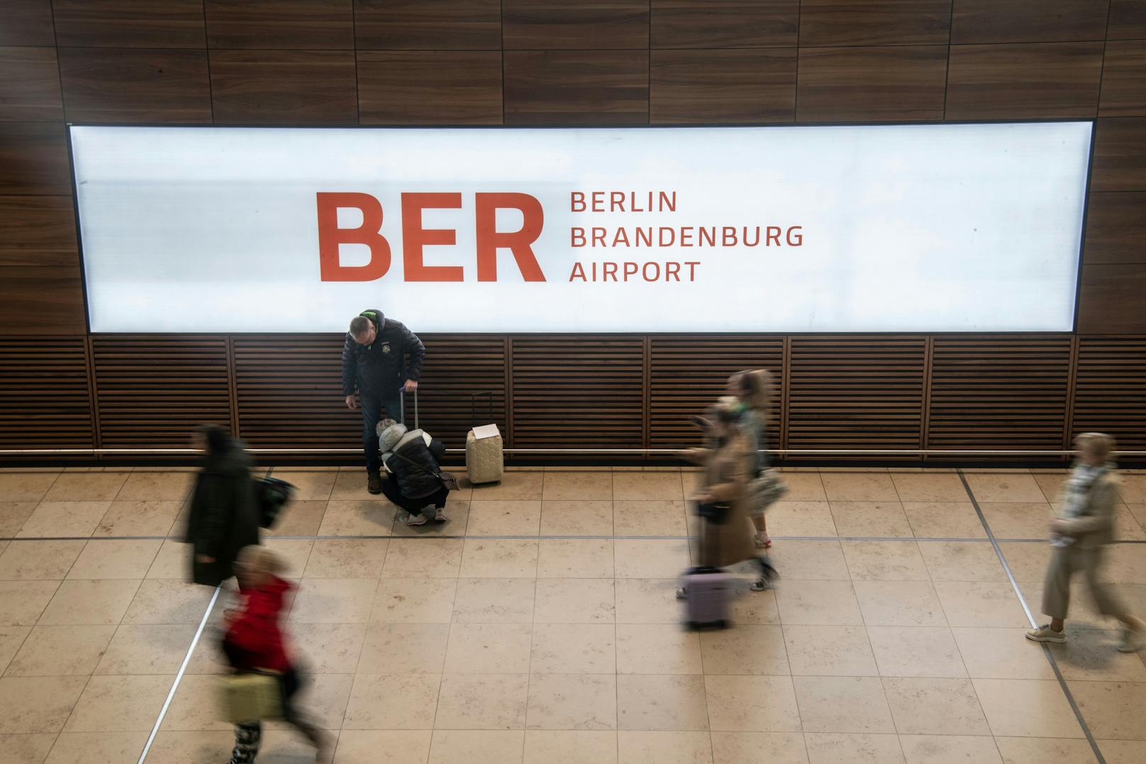 Die Gewerkschaft Verdi hat für den kommenden Montag neue Warnstreiks am Flughafen Berlin Brandenburg ausgerufen.