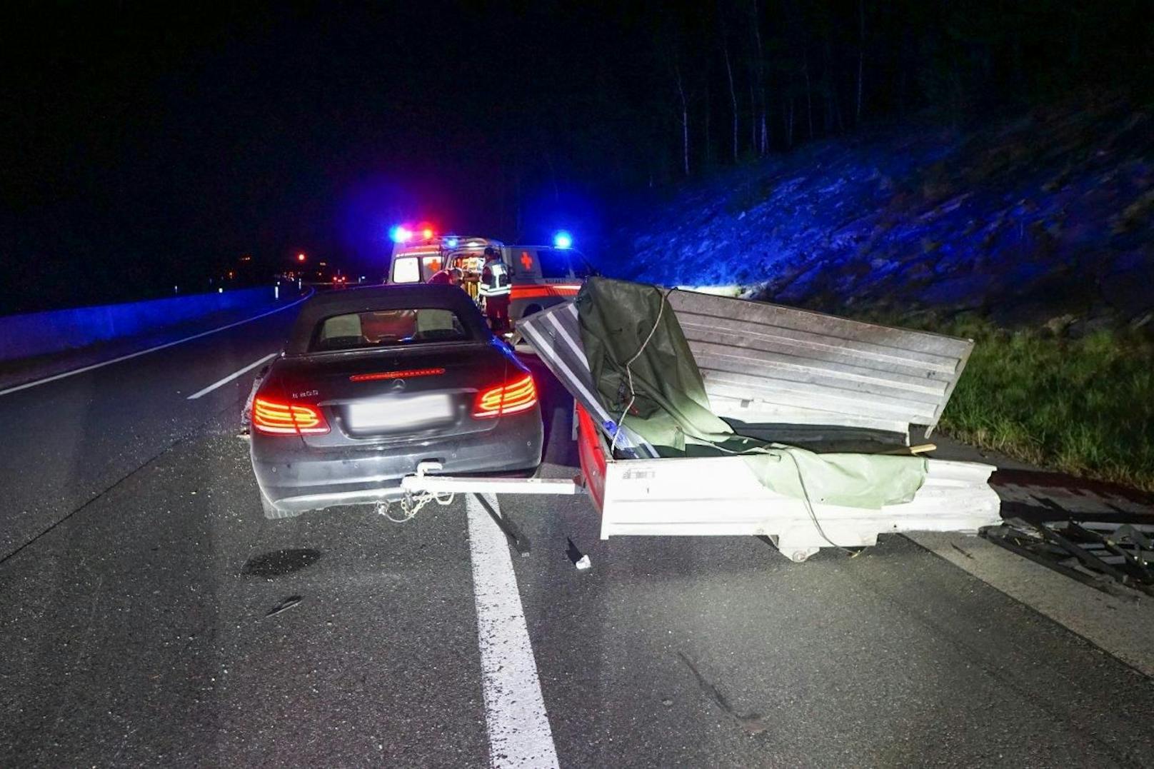 In der Nacht auf Samstag wurden Beamte der Autobahnpolizei Warth sowie der Autobahnmeisterei Warth zu einem gemeldeten Geisterfahrer auf die A2 zwischen dem Knoten Seebenstein und Grimmenstein alarmiert. Kurze Zeit später kam es auf der A2 in Richtung Wien zu einem folgenschweren Geisterfahrerunfall.