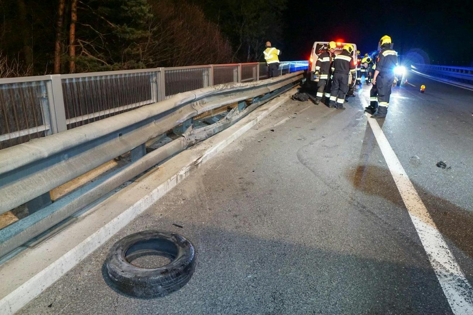 In der Nacht auf Samstag wurden Beamte der Autobahnpolizei Warth sowie der Autobahnmeisterei Warth zu einem gemeldeten Geisterfahrer auf die A2 zwischen dem Knoten Seebenstein und Grimmenstein alarmiert. Kurze Zeit später kam es auf der A2 in Richtung Wien zu einem folgenschweren Geisterfahrerunfall.