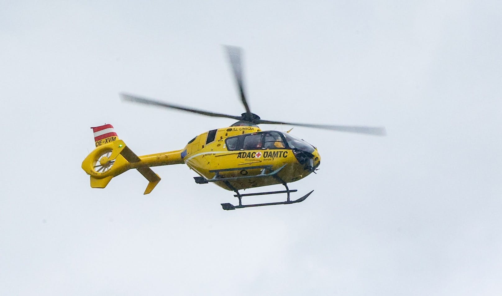 Ein Rettungshubschrauber musste den Fußballer des Wiener Sport-Cubs in den Schockraum transportieren.