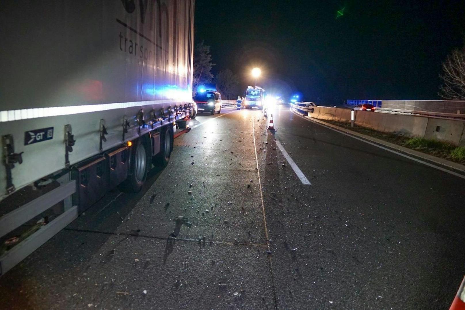 In der Nacht auf Samstag wurden Beamte der Autobahnpolizei Warth sowie der Autobahnmeisterei Warth zu einem gemeldeten Geisterfahrer auf die A2 zwischen dem Knoten Seebenstein und Grimmenstein alarmiert. Kurze Zeit später kam es auf der A2 in Richtung Wien zu einem folgenschweren Geisterfahrerunfall.