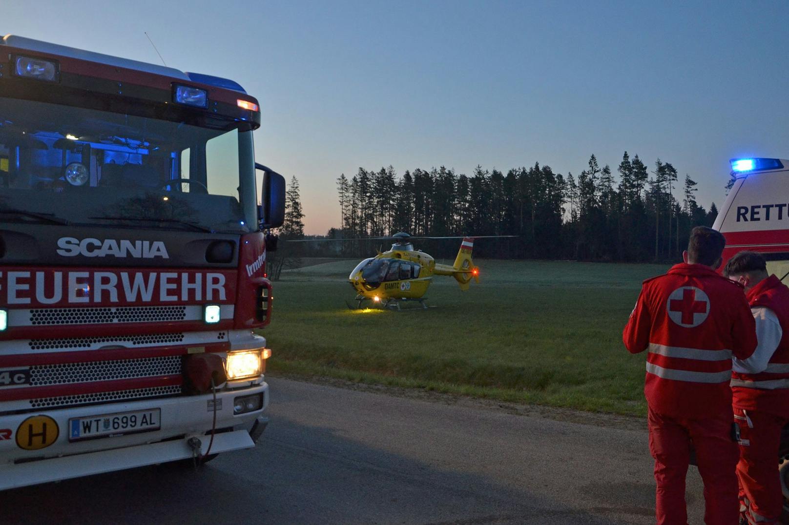 Die 19-jährige wurde mit dem Notarzthubschrauber "C2" ins Universitätsklinikum St. Pölten geflogen.