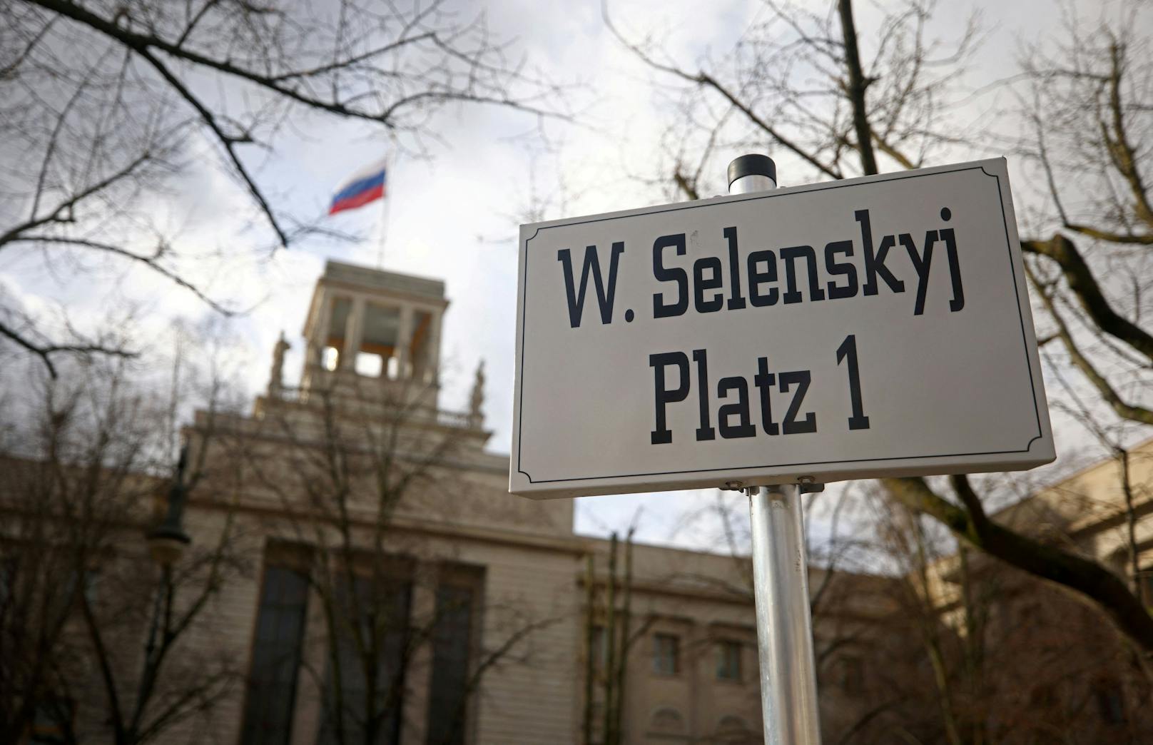 Spätestens seit Beginn des Ukraine-Kriegs hat es die russische Botschaft in Berlin nicht leicht. 