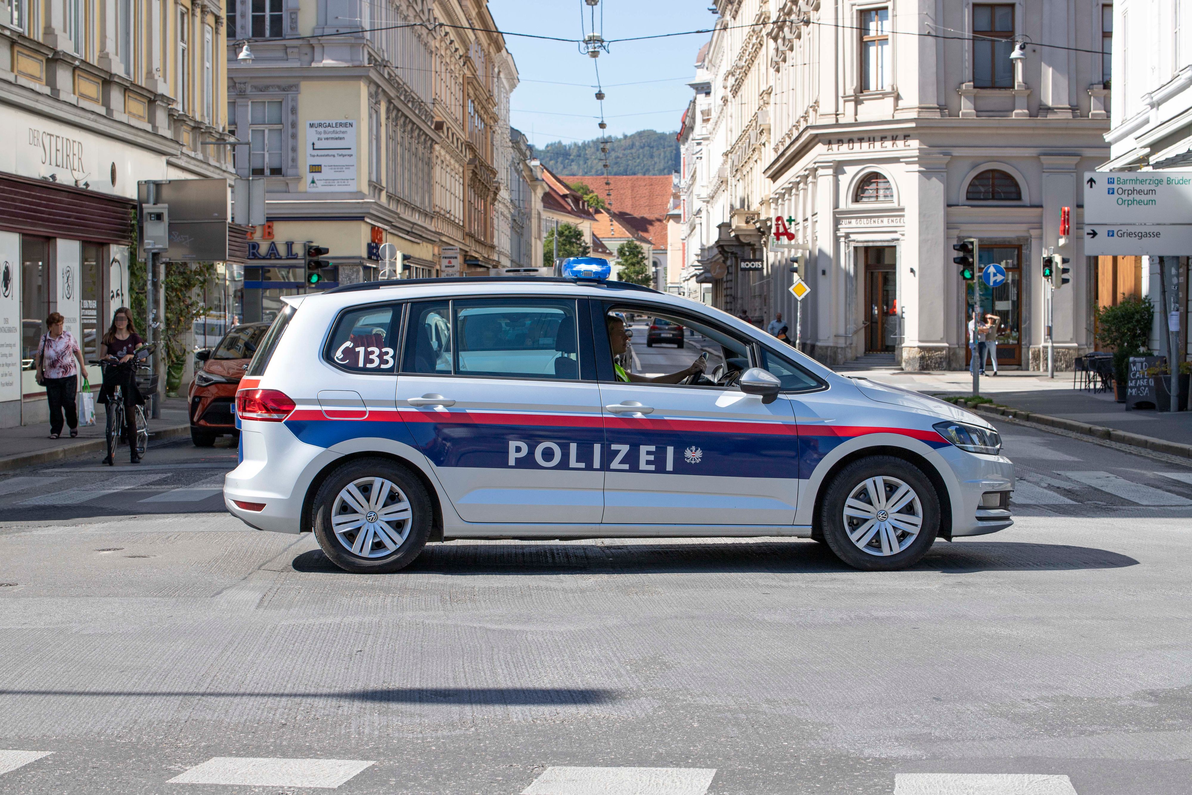 Streit Eskaliert – Sohn (18) Bedroht Familie Mit Messer | Heute.at