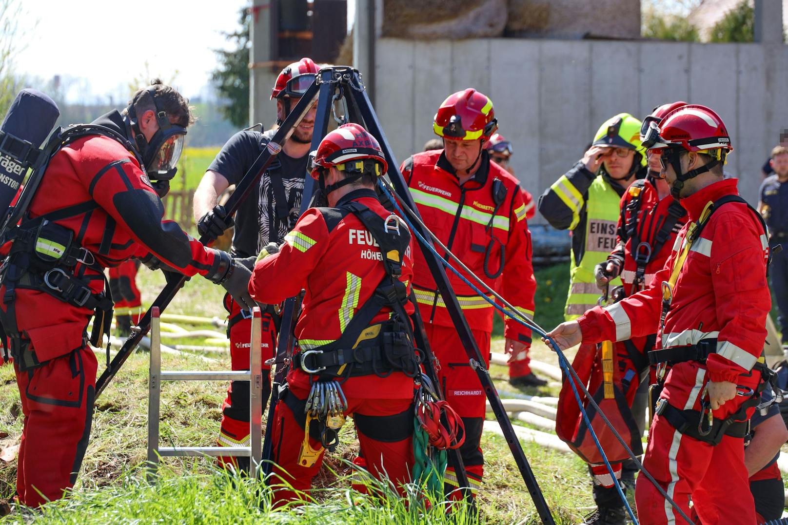 Mehrere Feuerwehren waren am Unfallort in Kronstorf im Einsatz.