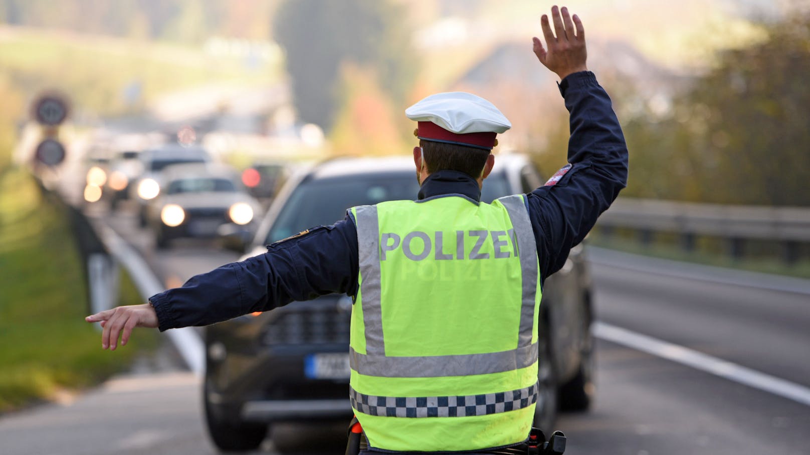 Gefährliche Materialien an Bord – Polizei stoppt Lkw