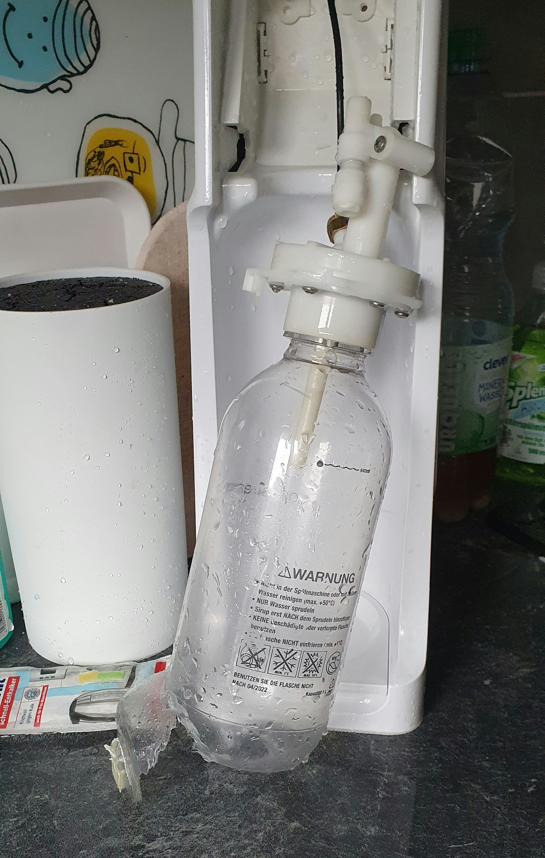 Flasche und Gerät hielten dem Gasdruck nicht stand.