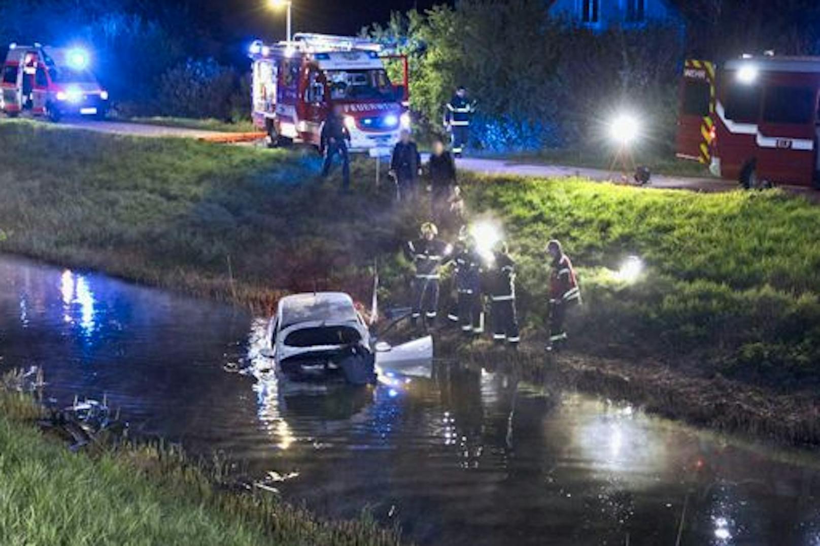 Die Lenkerin kam von der Straße ab und landete im Neustädter Kanal.