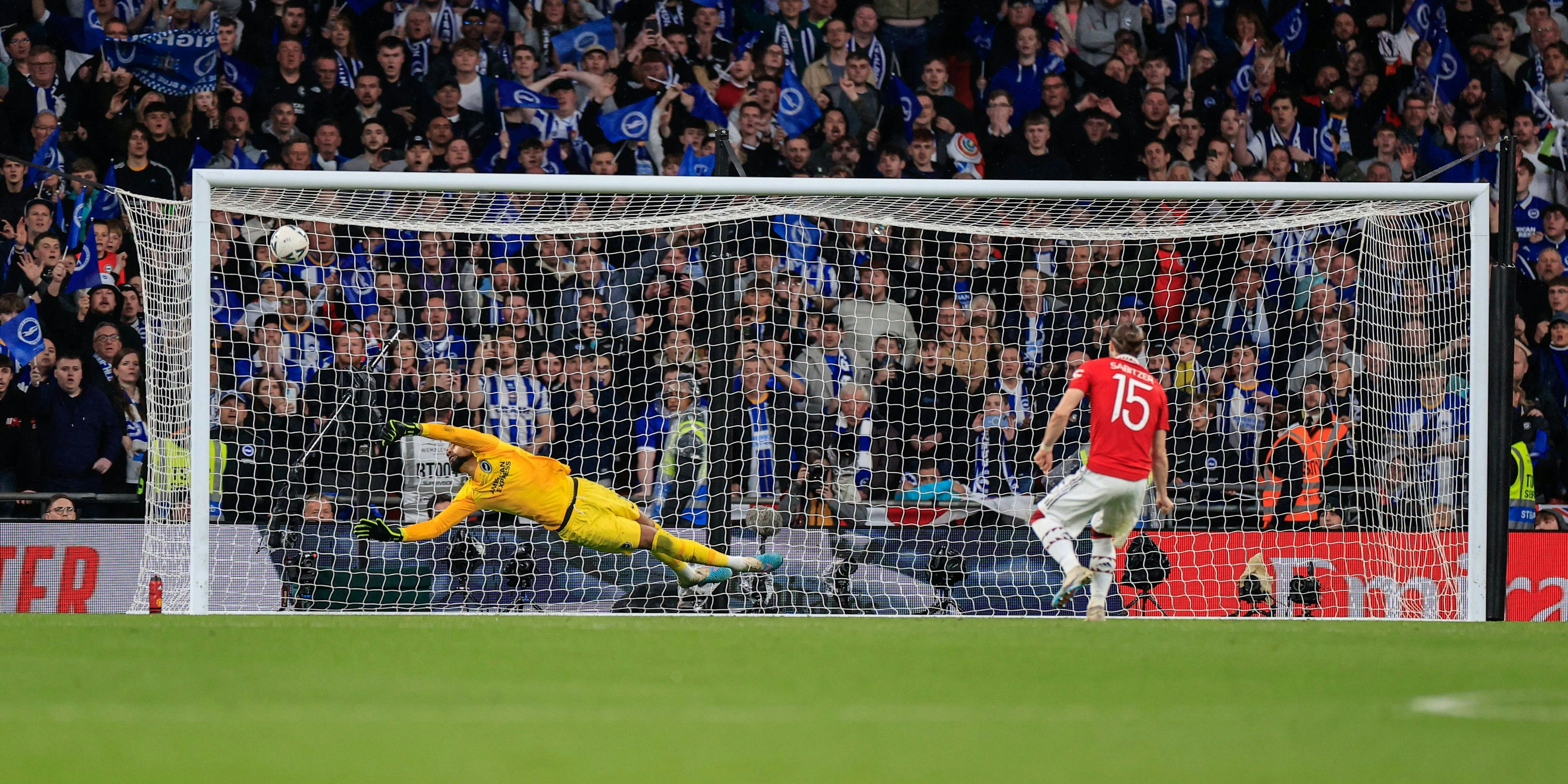 Sabitzer jagt seinen Elfer in die Maschen. Er war der fünfte United-Schütze.