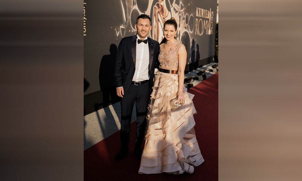 Kristina Inhof verkündet auf der ROMY die frohe Botschaft.