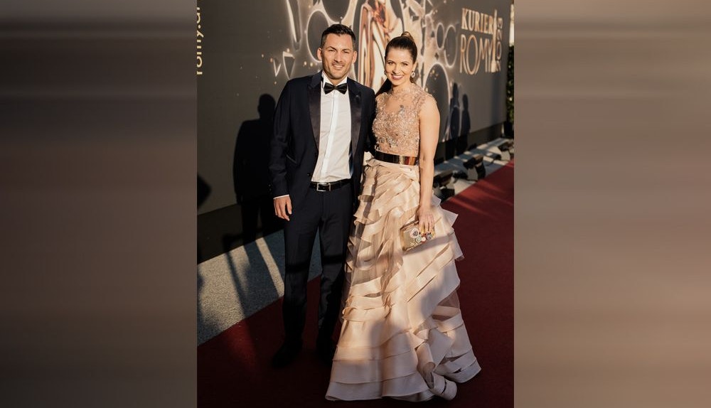 Kristina Inhof verkündet auf der ROMY die frohe Botschaft. 