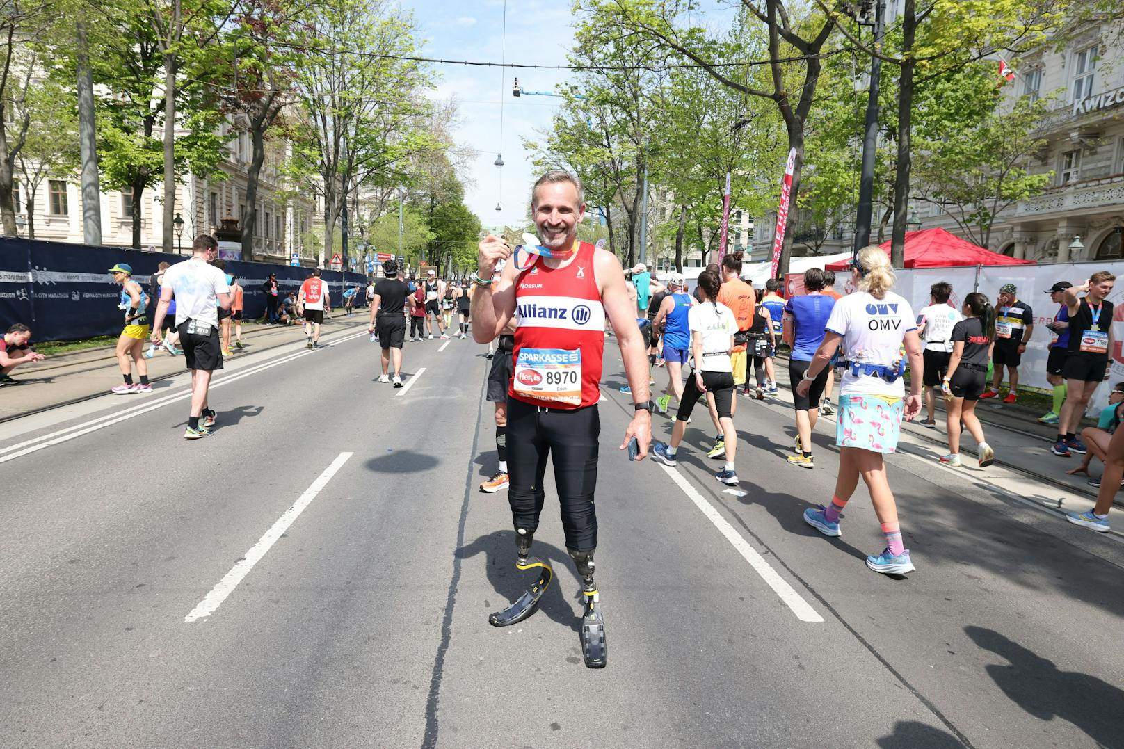 Erich Artner bewältigte die 42,195 km mit Unterschenkel-Prothesen