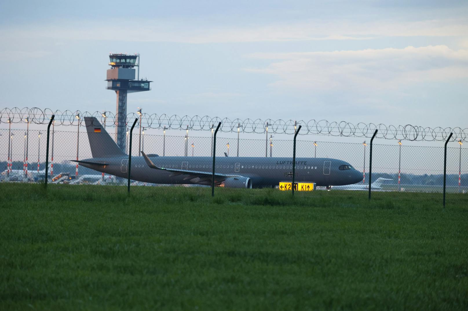 1. Militär-Jet mit Sudan-Evakuierten landet in Berlin