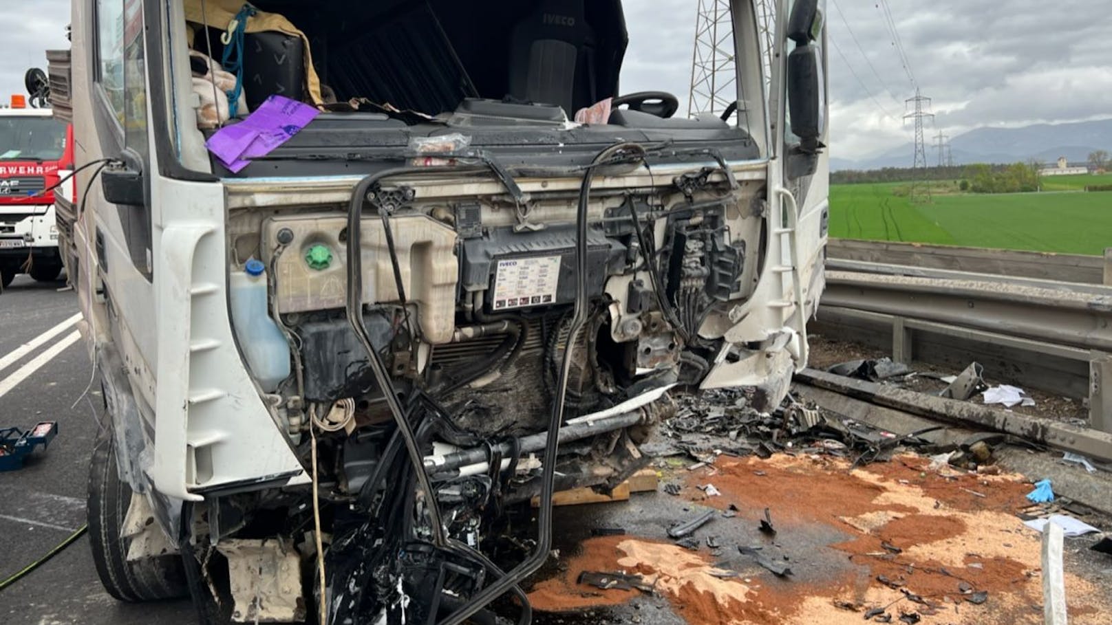 Crash auf der S4: Der demolierte Lkw
