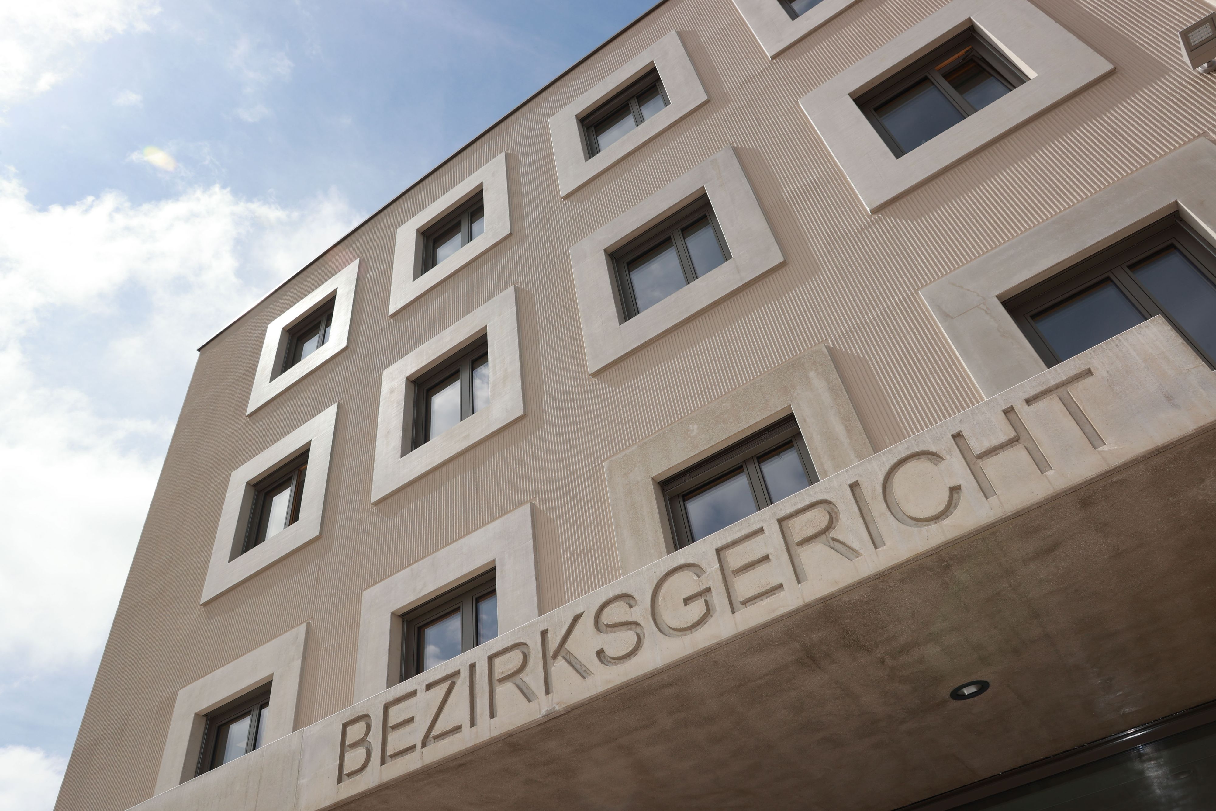 Zwei Landwirte mussten sich am Montag am Bezirksgericht Seekirchen (Flachgau) wegen fahrlässiger Tötung verantworten.