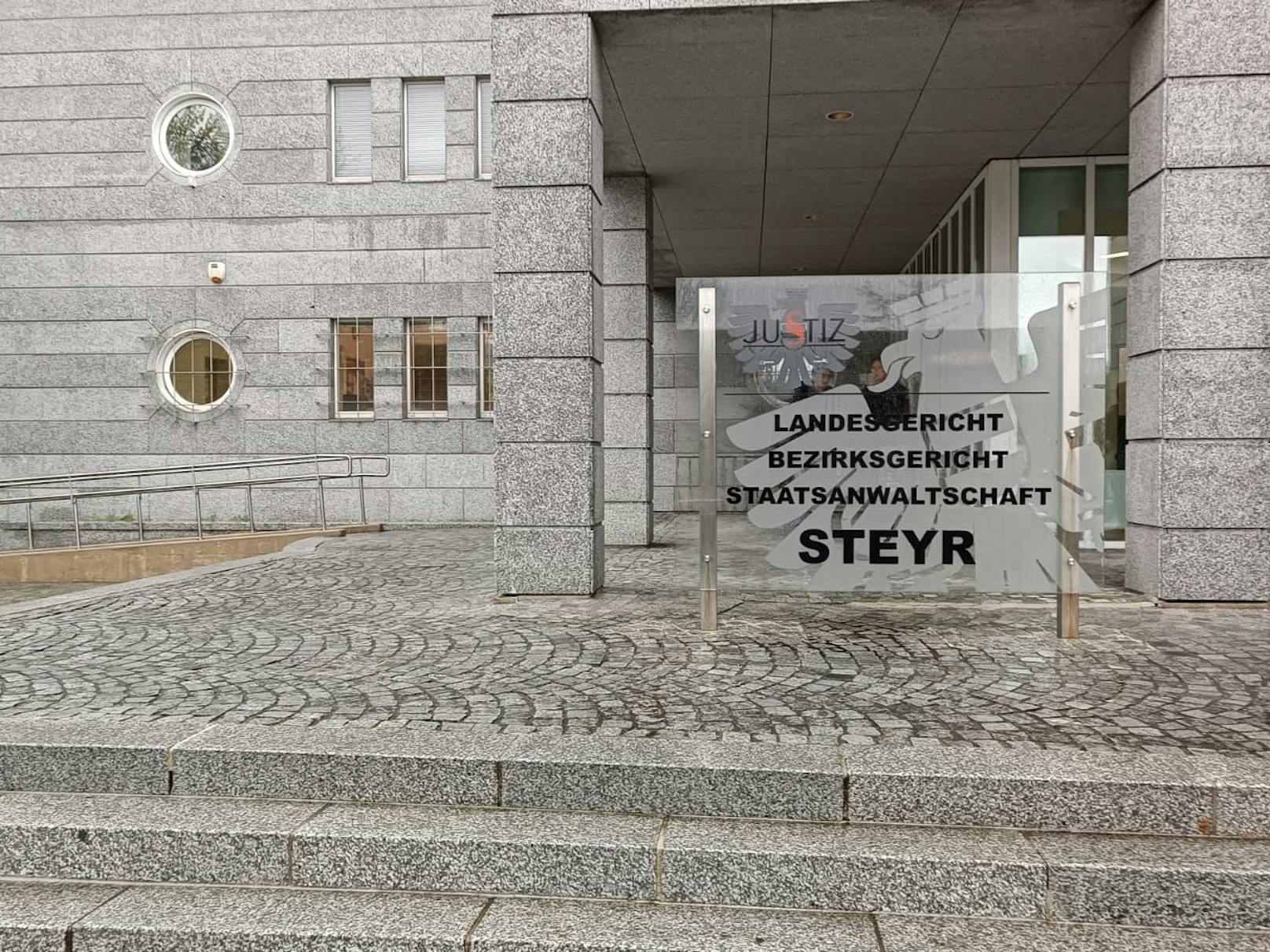 Die Escortdame musste qualvoll sterben. Heute und am Mittwoch steht ein 35-Jähriger deshalb in Steyr vor Gericht.