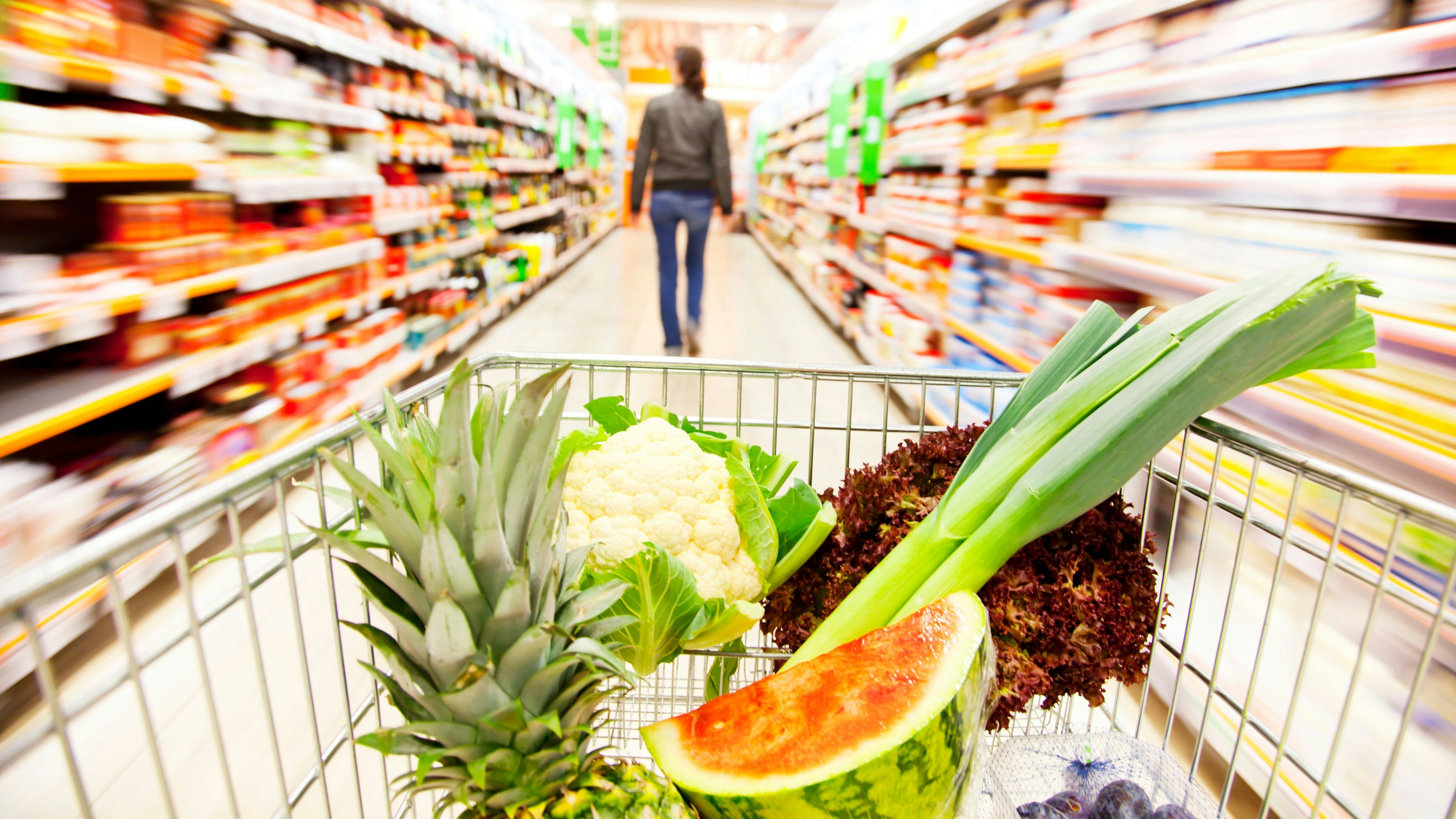 Nur schnell noch etwas in den Wagen legen – und schon ist es passiert. Eine Einkaufswagerl-Masche kehrt zurück.