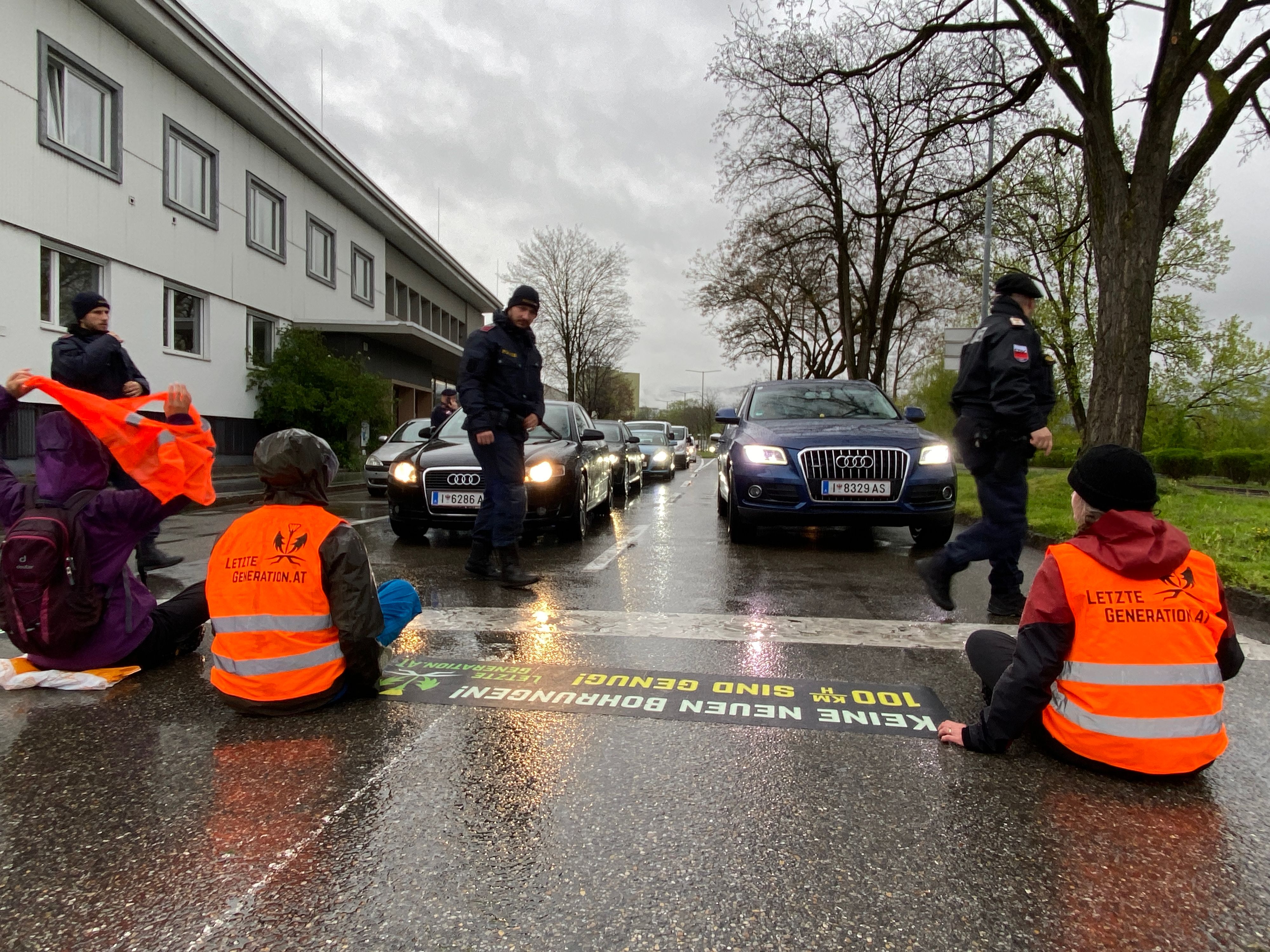 In Innsbruck letzte die "Letzte Generation" erneut zwei Straßen lahm.