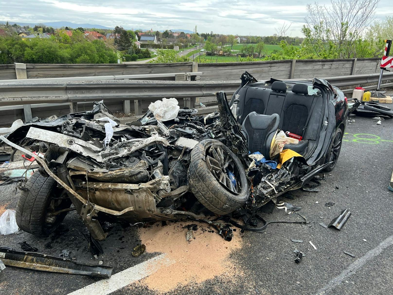 Mutter und Tochter tot – BMW-Crash löst Politstreit aus