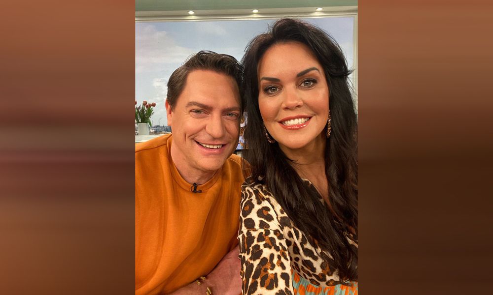 Martina Reuter moderiert zusammen mit Benjamin Bieneck das Sat.1-Frühstücksfernsehen.