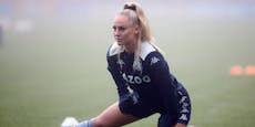 Fußball-Star Alisha Lehmann erhält ihr "Fifa"-Trikot