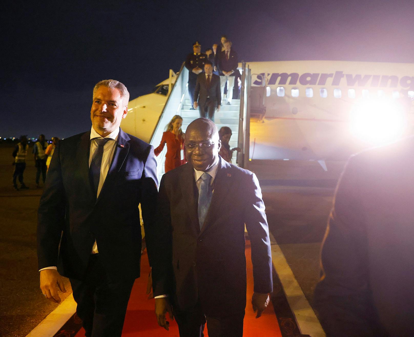 Roter Teppich statt Kanzleramt: <strong>Karl Nehammer</strong> wurde in Angola von Außenminister Tete Antonio empfangen.