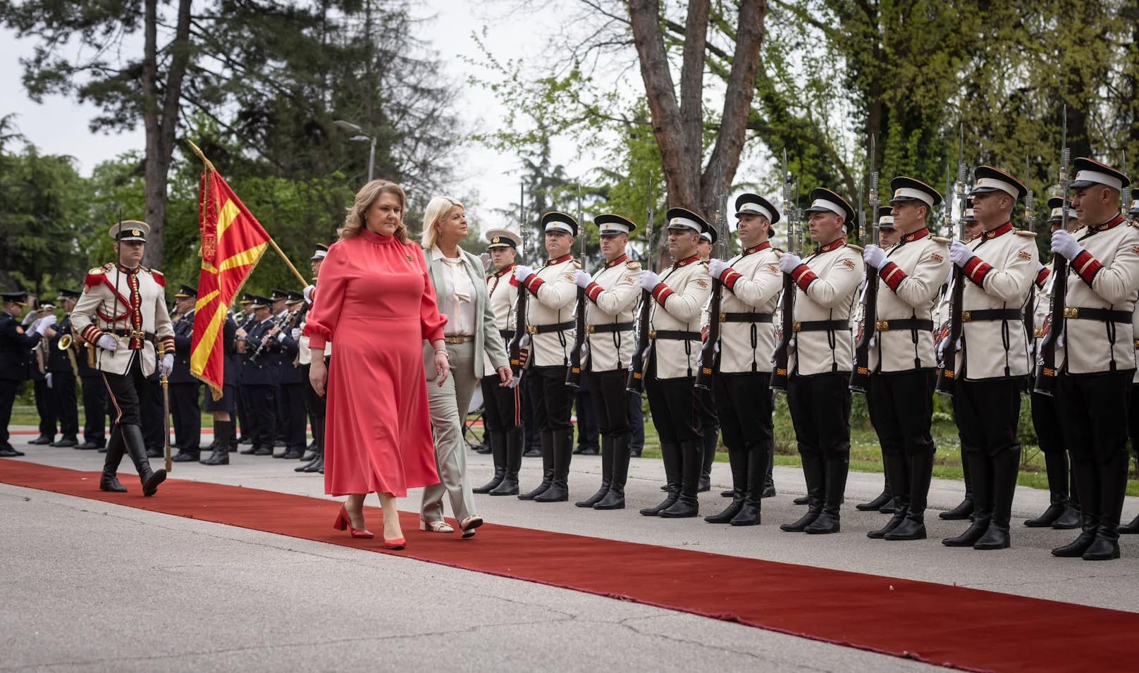 Verteidigungsministerin <strong>Klaudia Tanner</strong> traf in Nordmazedonien Ministerin Slavjanka Petrovksa.