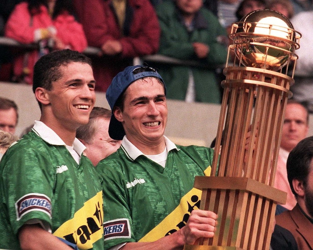 Michael Hatz und Cup-Siegtorschütze Peter Guggi. 