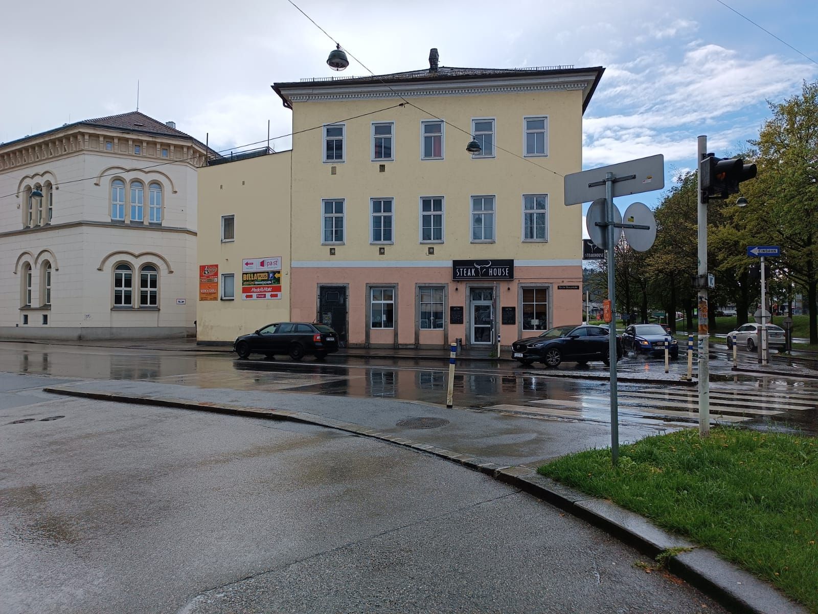 Auf diesem Hausdach soll die 20-Jährige nach Misshandlungen um Hilfe geschrien haben.