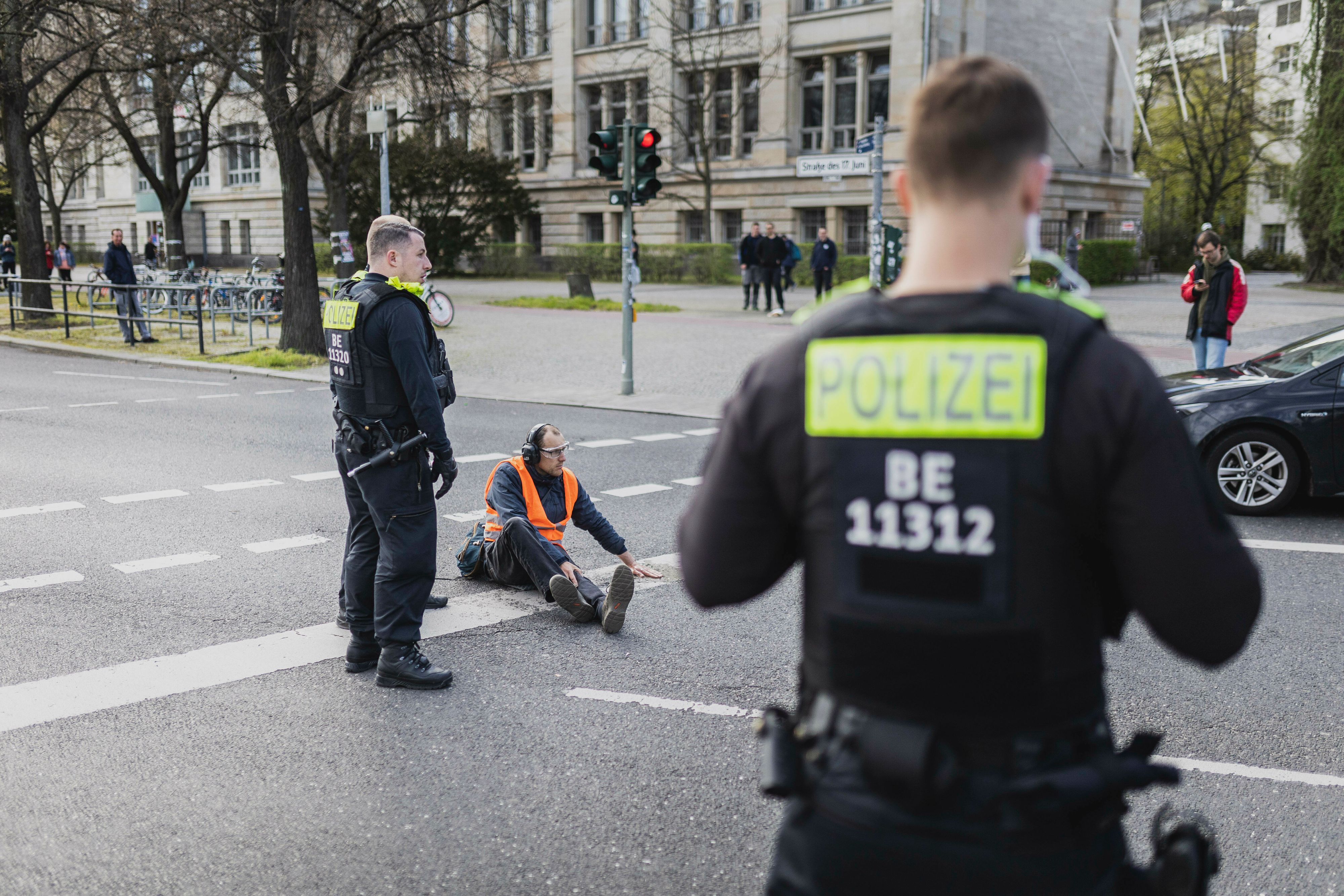 Die Letzte Generation plant in Berlin weitere Klebe-Aktionen.