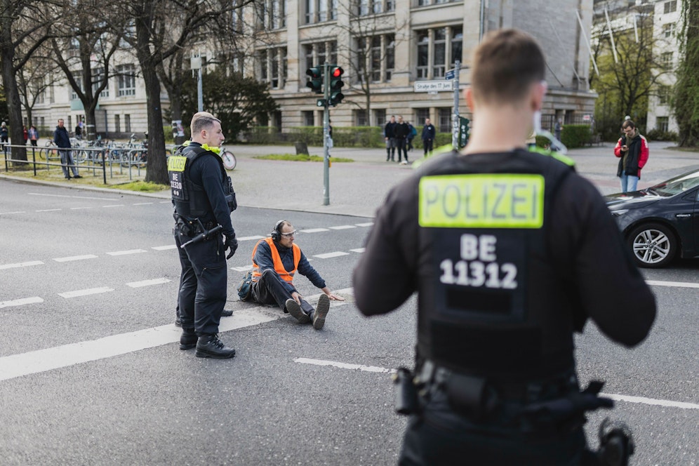 Die Letzte Generation plant in Berlin weitere Klebe-Aktionen.