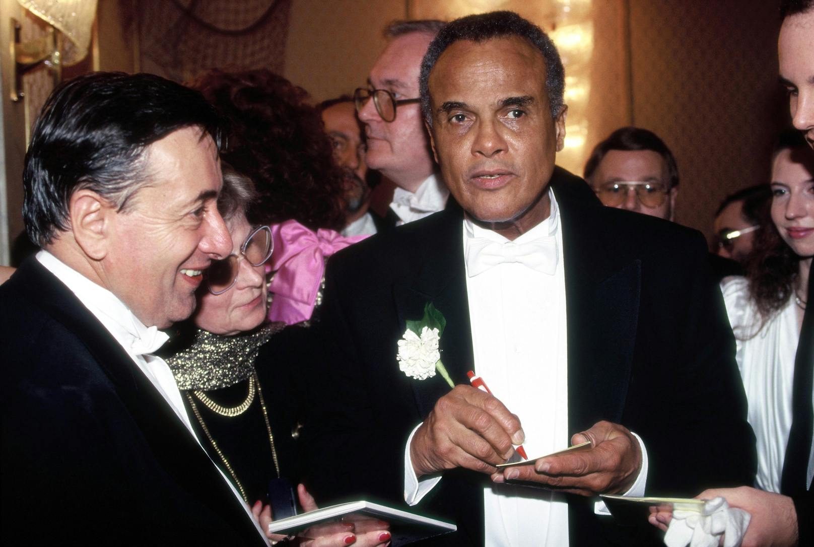 Harry Belafonte gilt als erster Opernball-Stargast von Richard Lugner 1991.