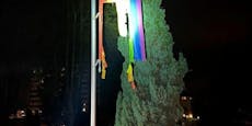 Ertappt! Trio zerstörte Regenbogenfahne vor Kirche