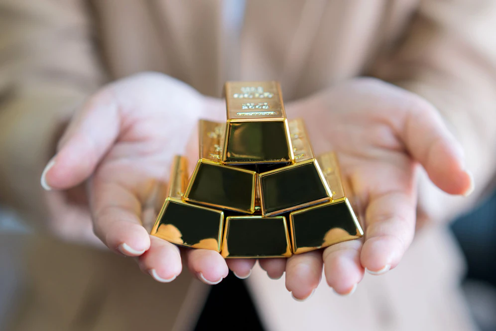 Das unbedarfte Opfer aus dem Bezirk Freistadt gab dem Betrüger mehrere Goldbarren. (Symbolbild)