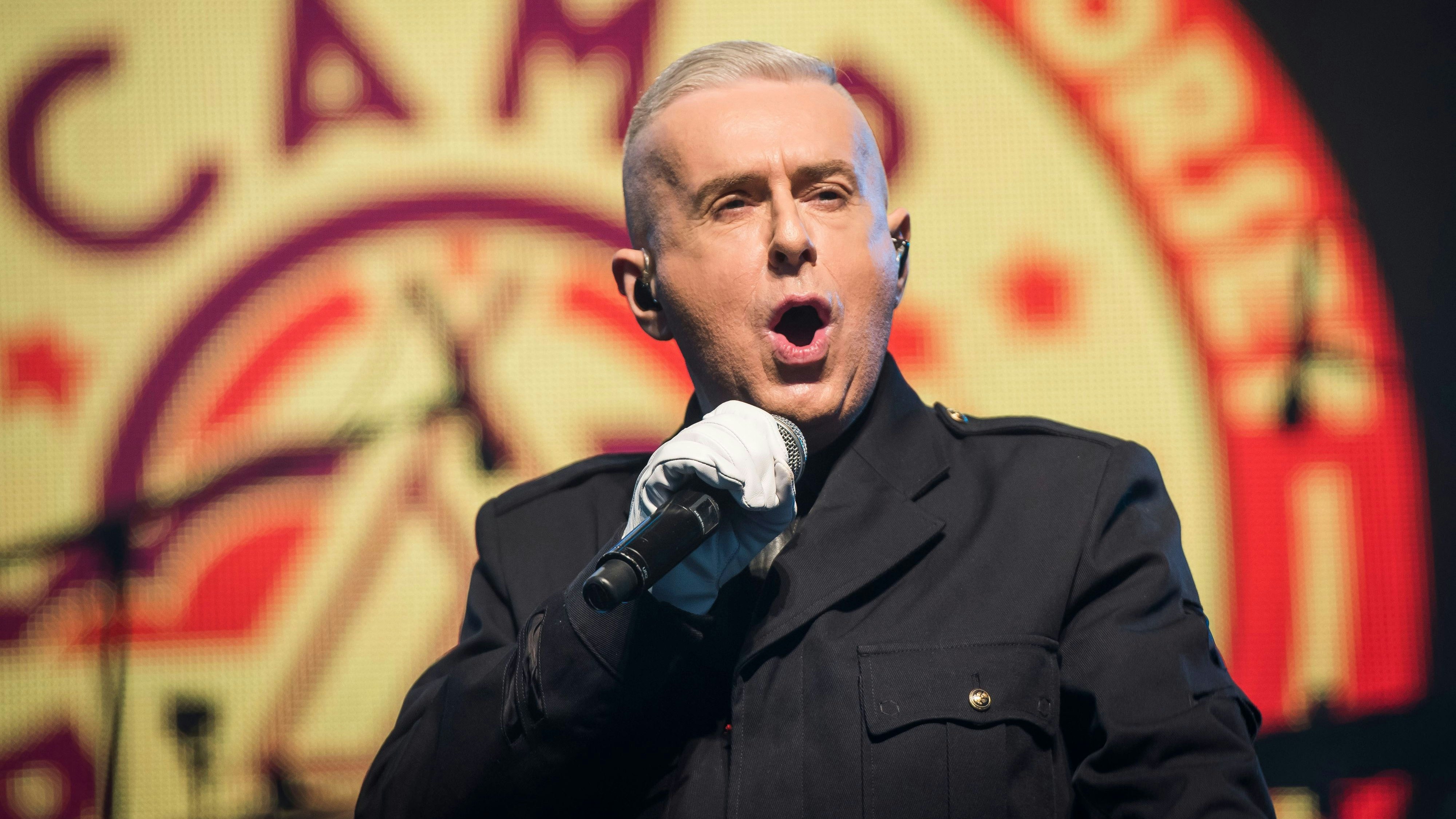 Download von www.picturedesk.com am 25.04.2023 (14:49).  Holly Johnson performs live on stage at Camp Bestival 2017 Lulworth Castle - Wareham. Picture date: Saturday 29th July 2017. Photo credit should read: David Jensen/EMPICS Entertainment - 20170729_PD5857 - Rechteinfo: Rights Managed (RM)
