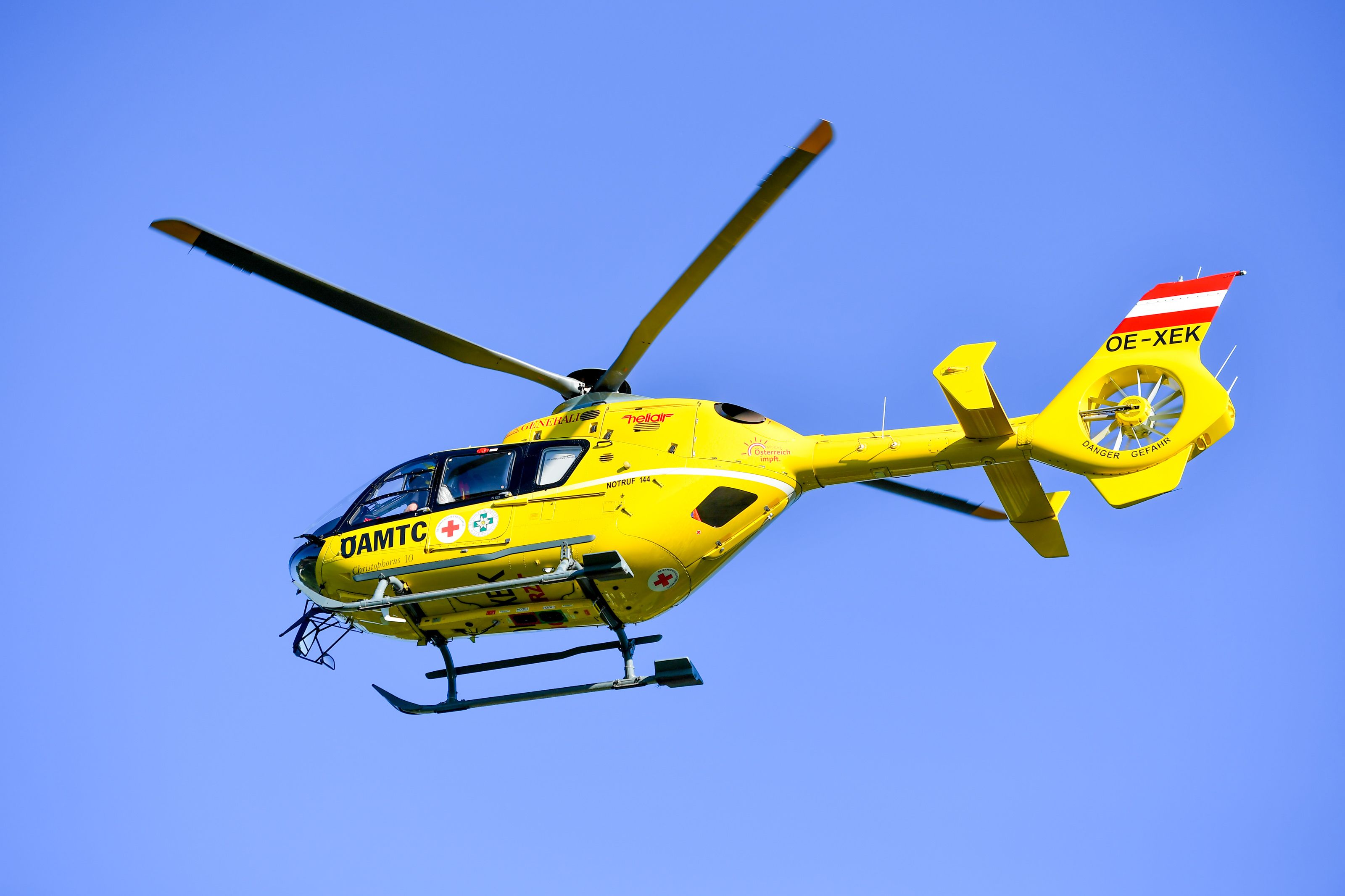 Der 20-jährige Arbeiter wurde mit lebensgefährlichen Verletzungen ins Spital geflogen. 