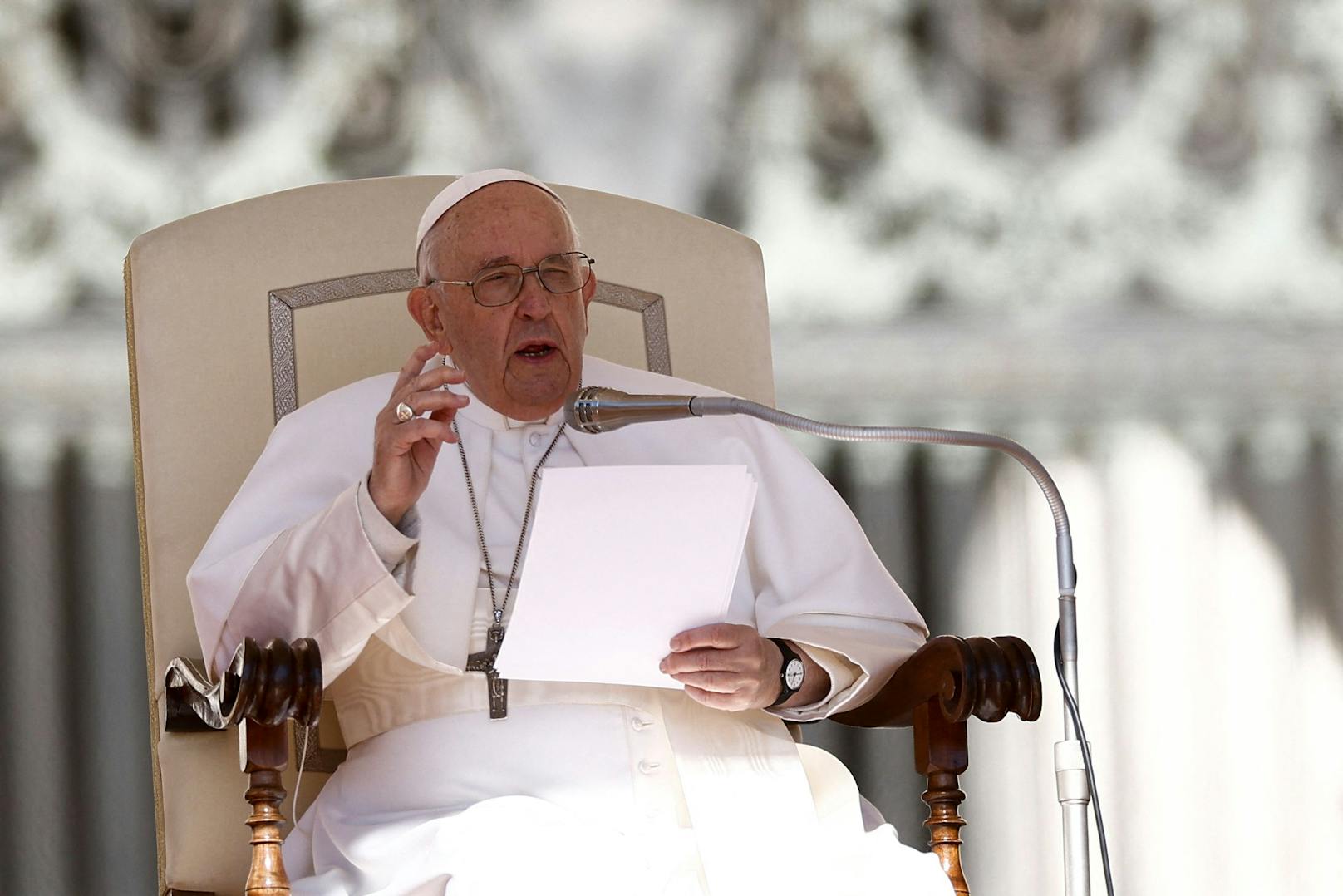 Papst Franziskus will bei der bevorstehenden Bischofssynode Frauen ein Stimmrecht geben. 